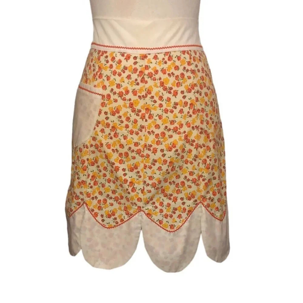 VINTAGE Unbranded/Handmade Women's Orange Gold & Cream Apron Kitchen Linens